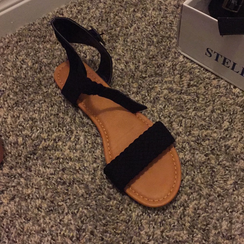 sandles - Picture 2 of 2